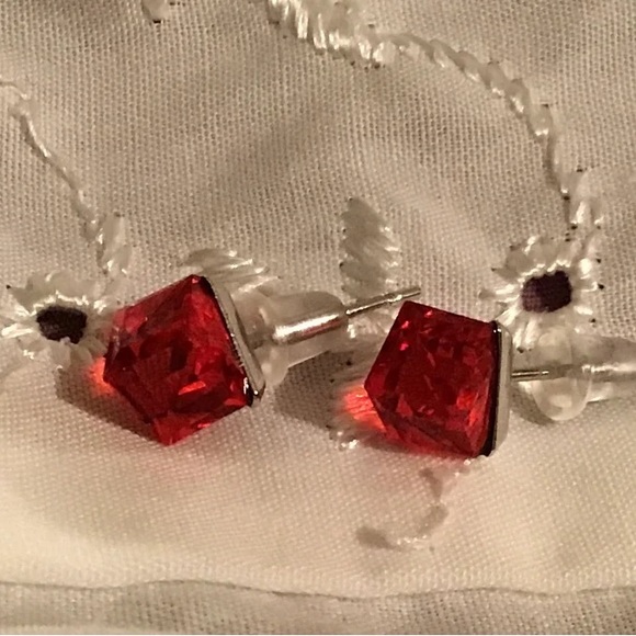 Cube Earrings - Picture 2 of 4